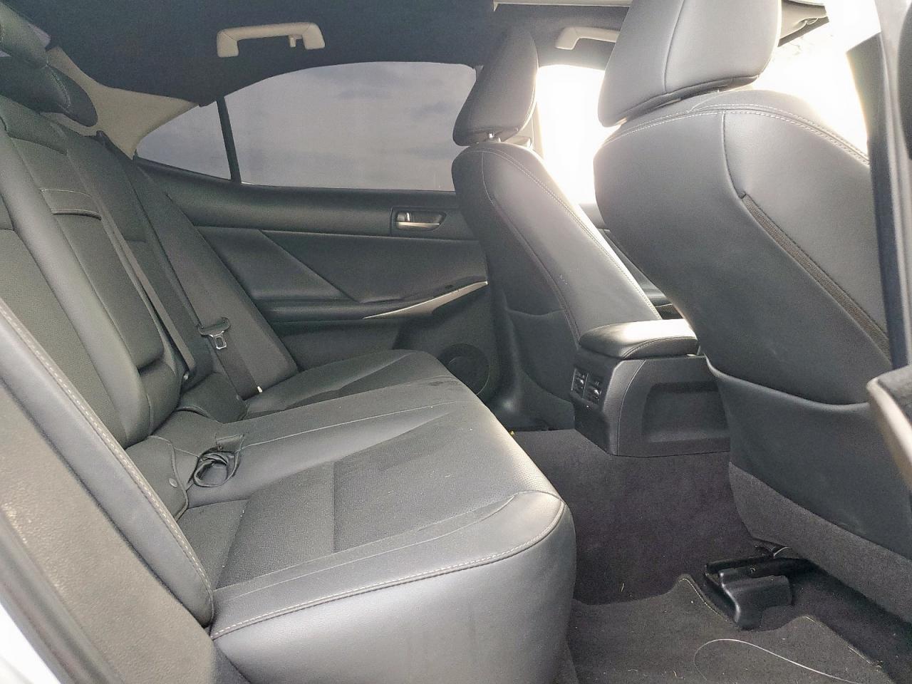 2017 LEXUS IS 200t