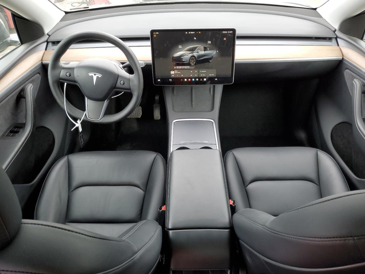 2025 TESLA MODEL Y