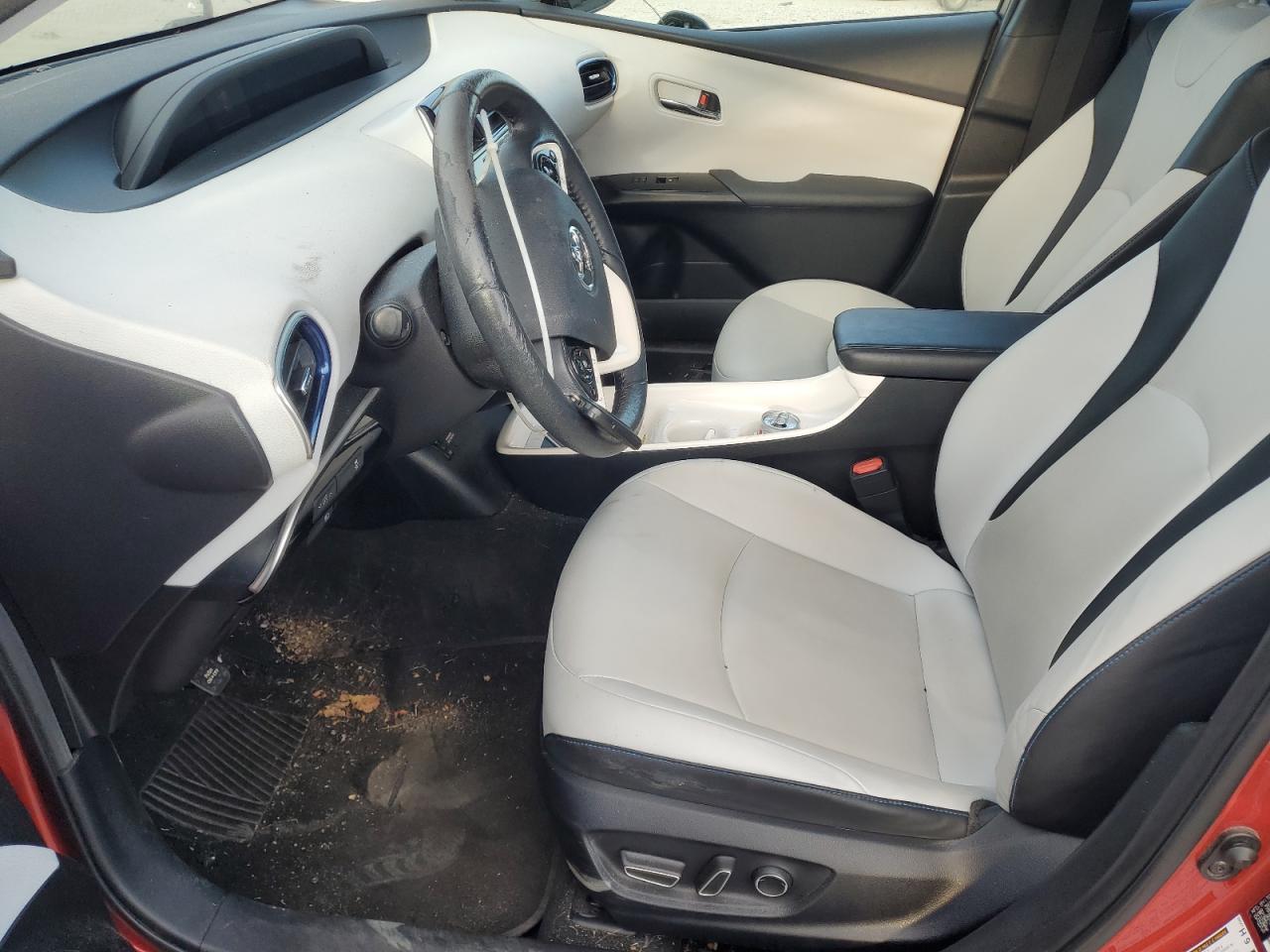 2016 TOYOTA PRIUS