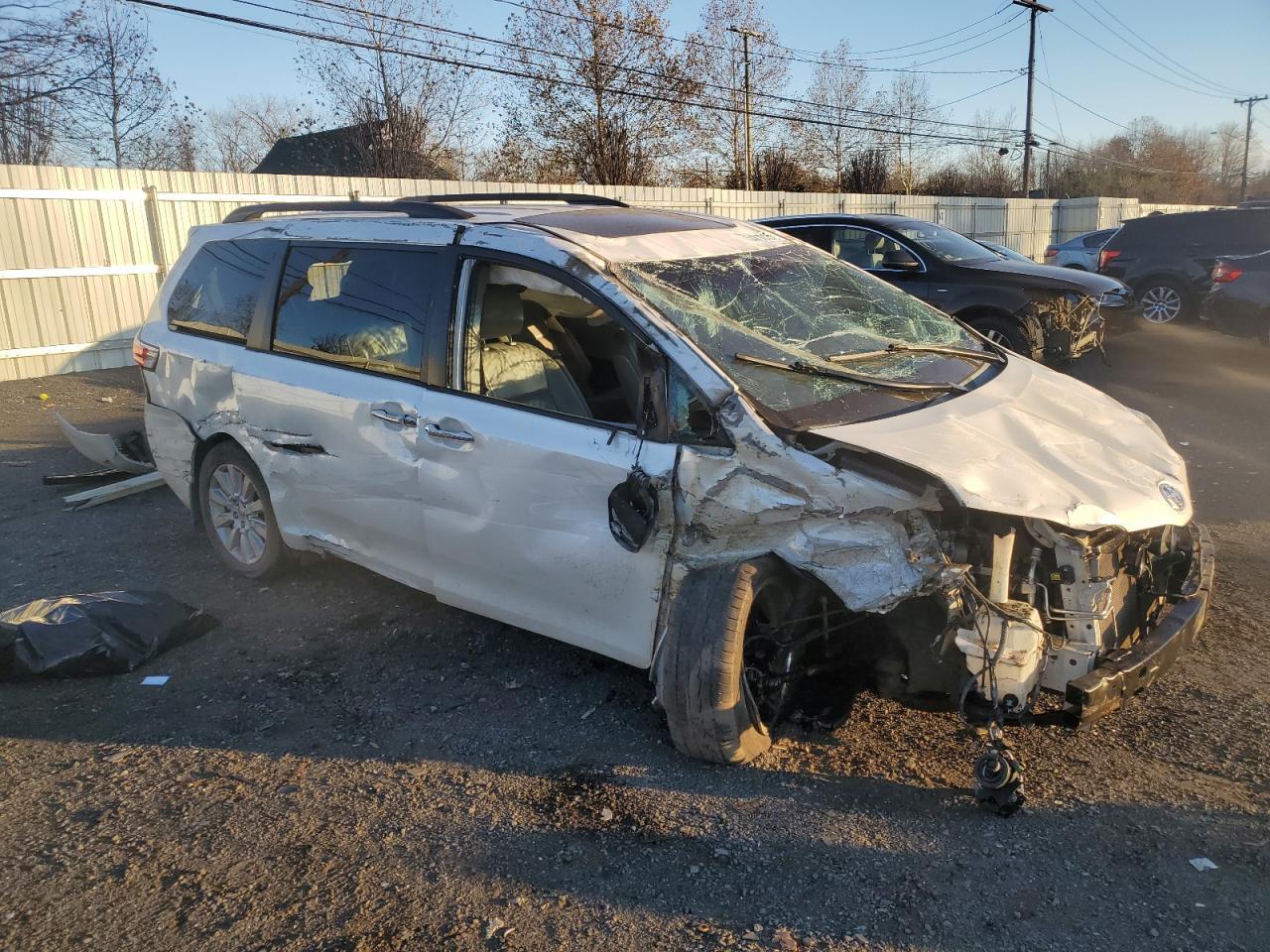 2015 TOYOTA SIENNA