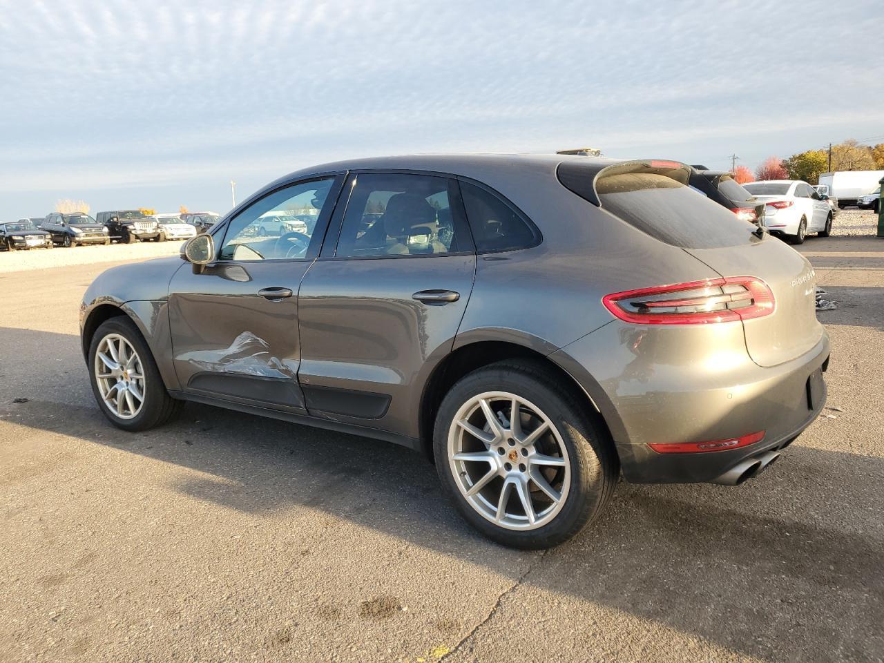 2016 PORSCHE Macan