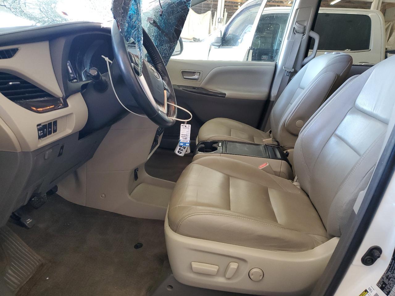 2016 TOYOTA SIENNA