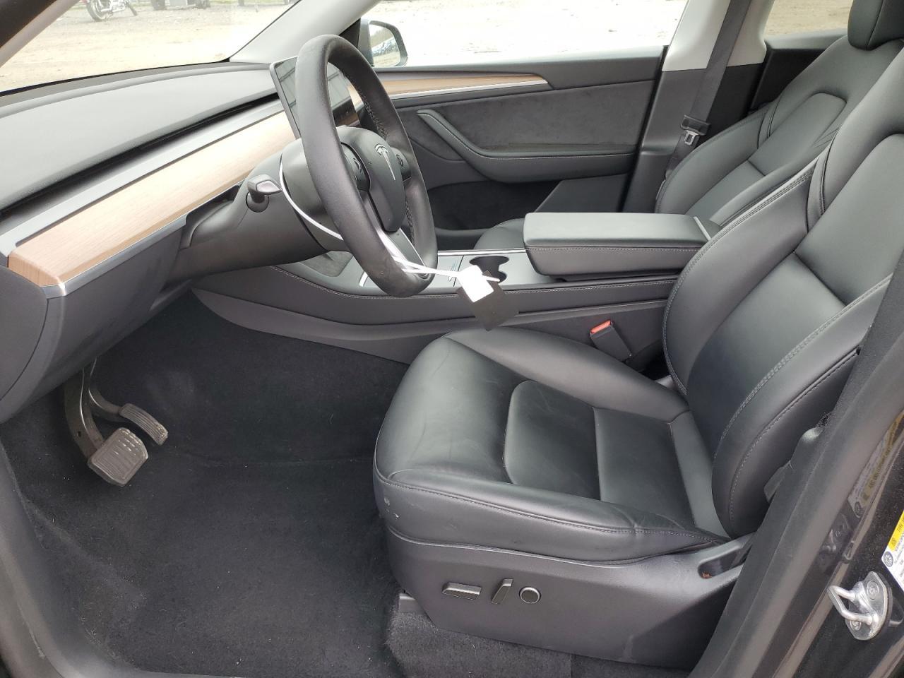 2025 TESLA MODEL Y