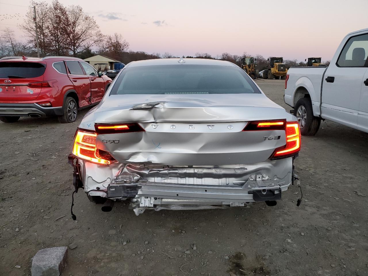 2018 VOLVO S90