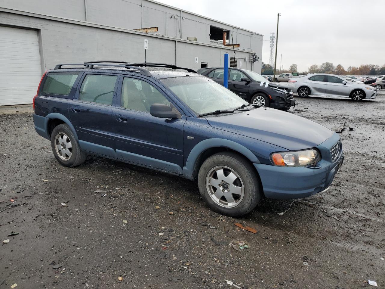 2002 VOLVO V70