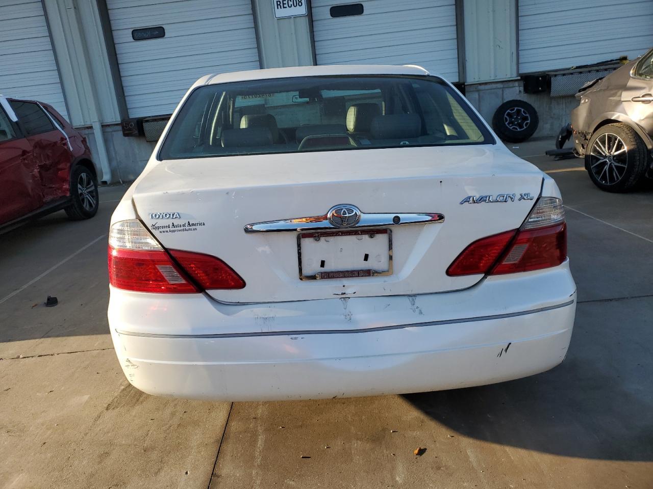2003 TOYOTA Avalon