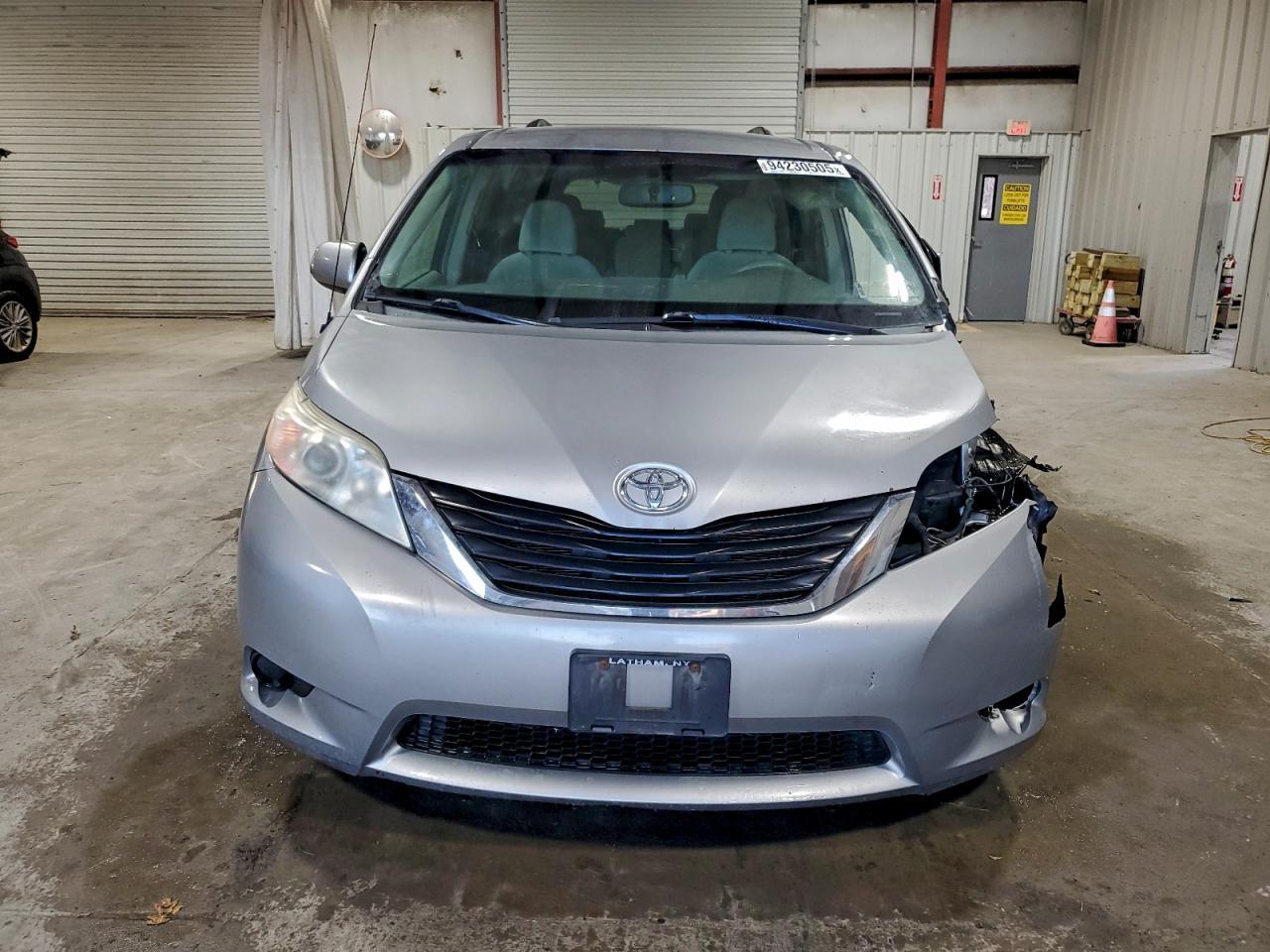 2014 TOYOTA SIENNA