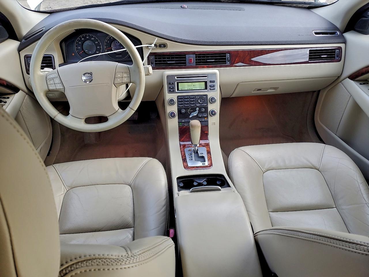 2008 VOLVO XC70