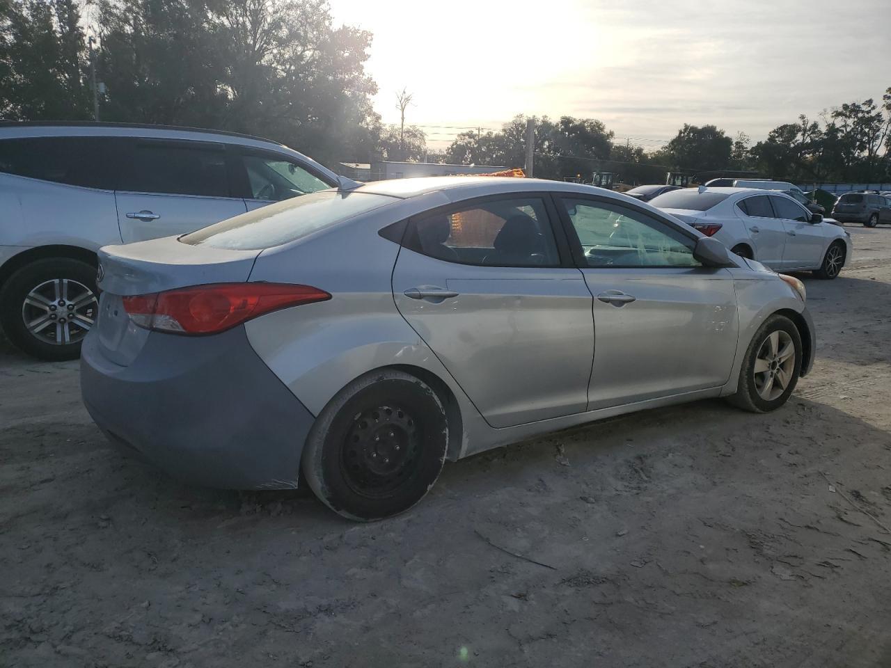 2012 HYUNDAI ELANTRA