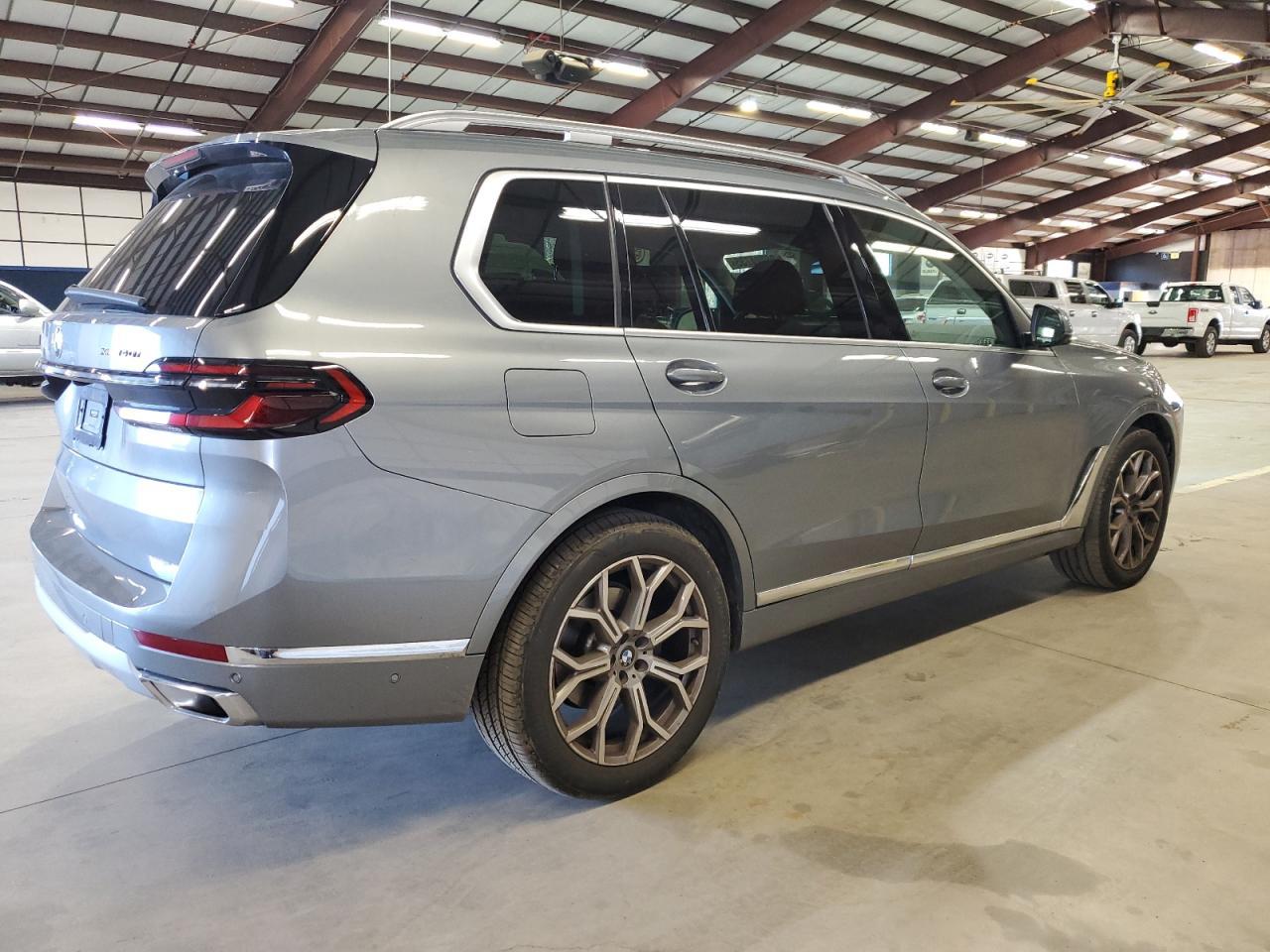 2023 BMW X7