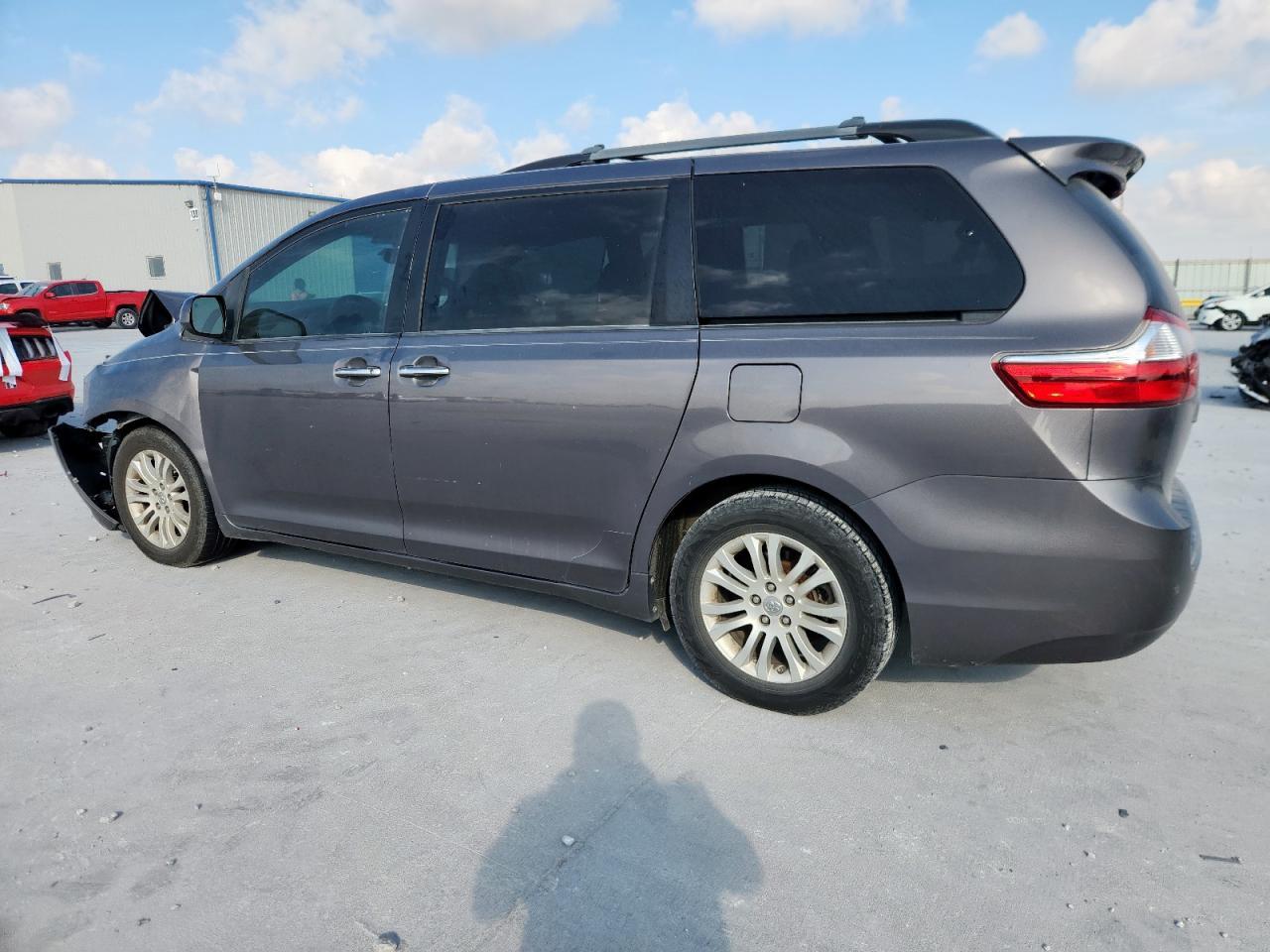 2016 TOYOTA SIENNA