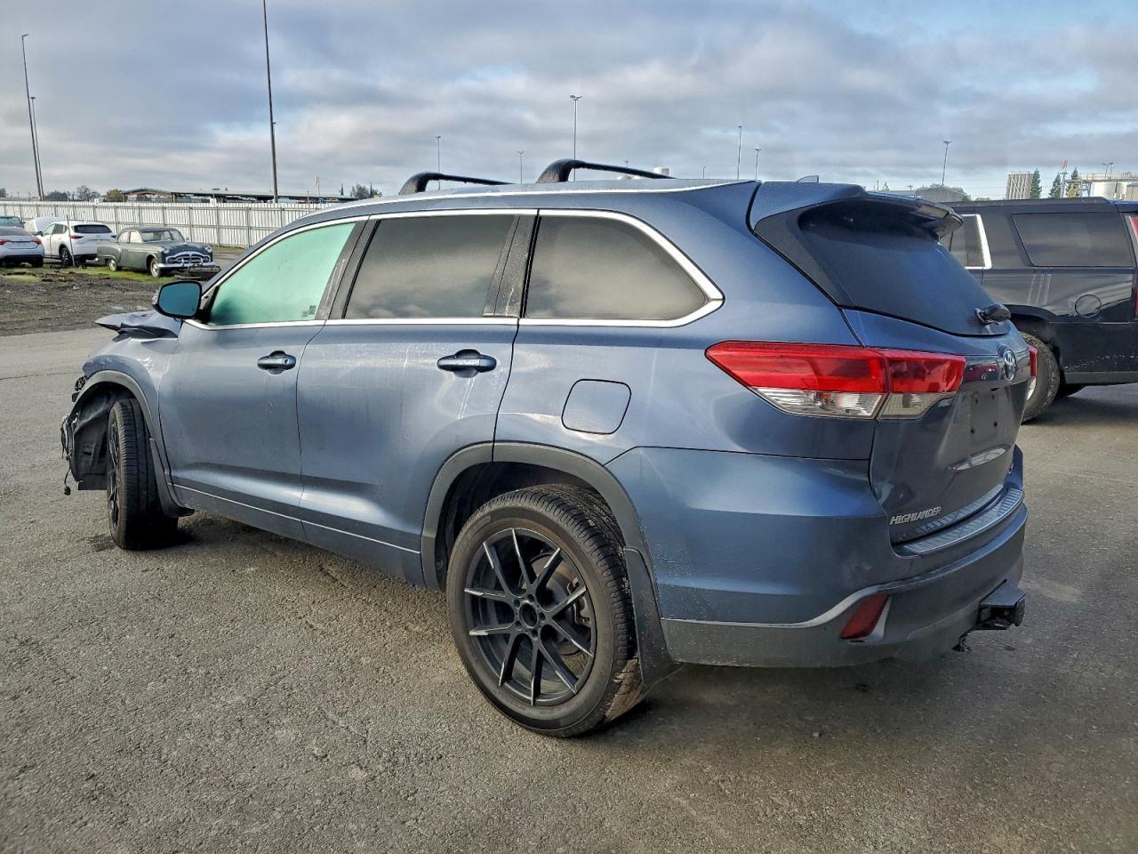2017 TOYOTA HIGHLANDER