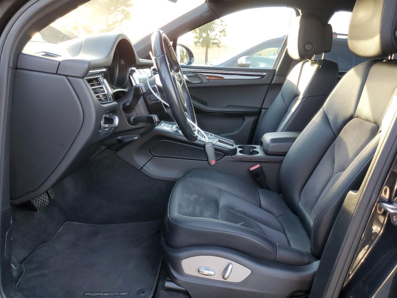2019 PORSCHE Macan