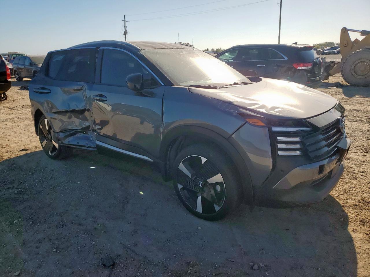 2025 NISSAN KICKS