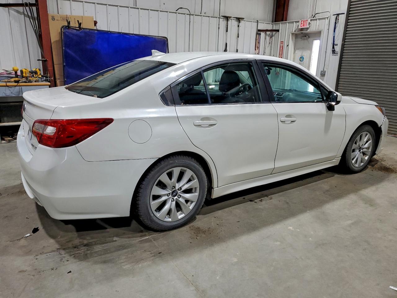 2016 SUBARU Legacy