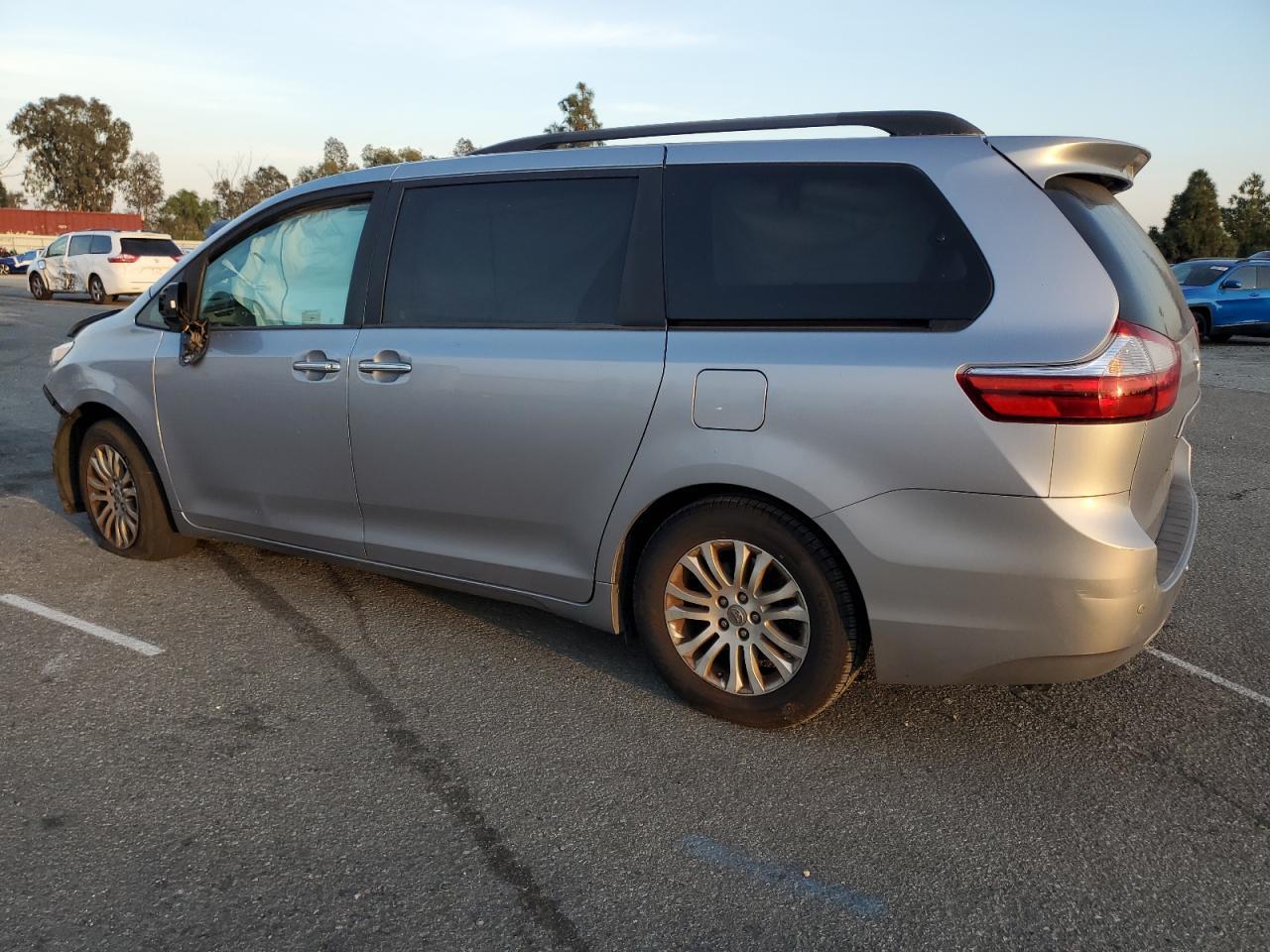 2017 TOYOTA SIENNA
