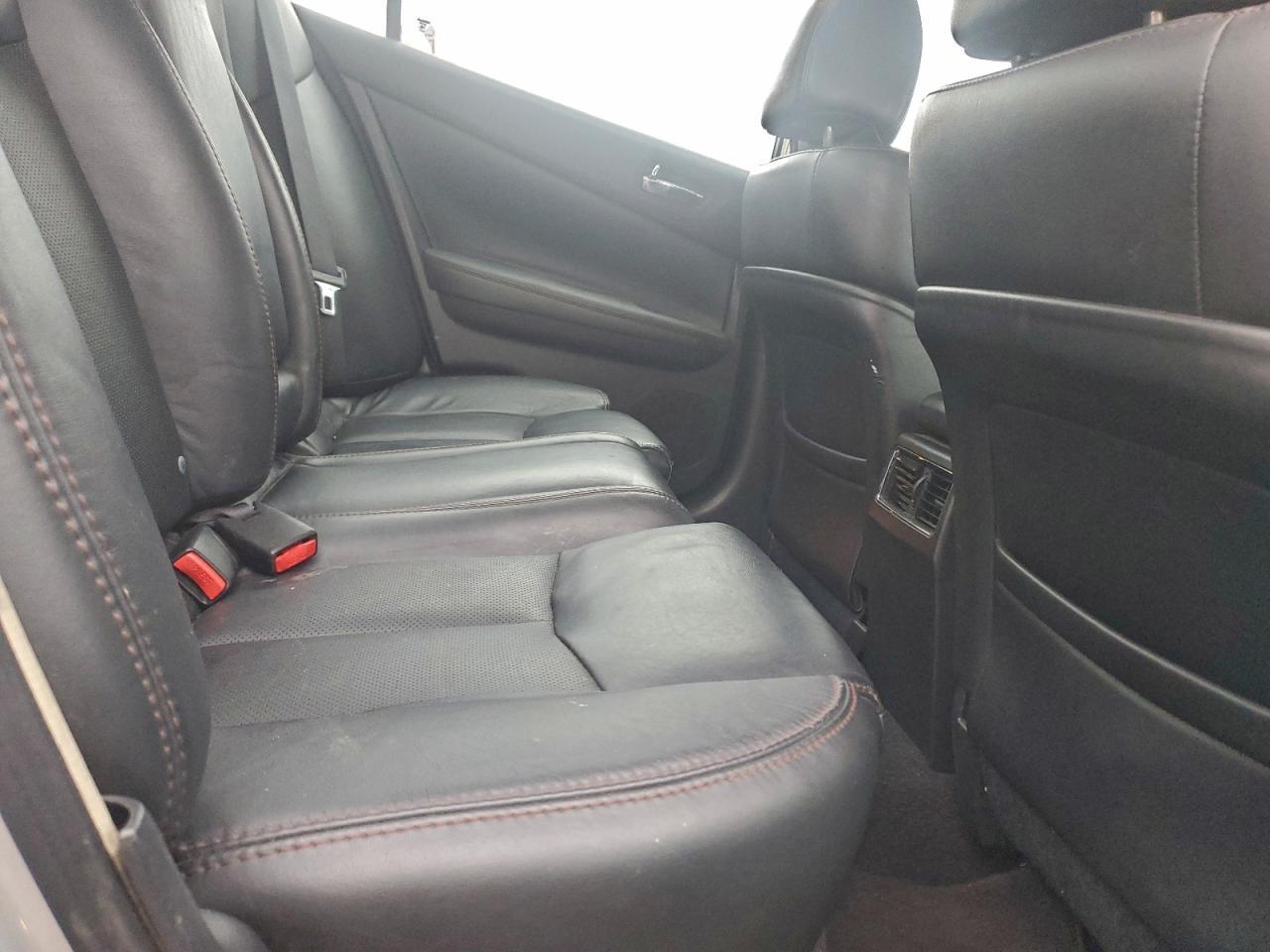 2011 NISSAN Maxima