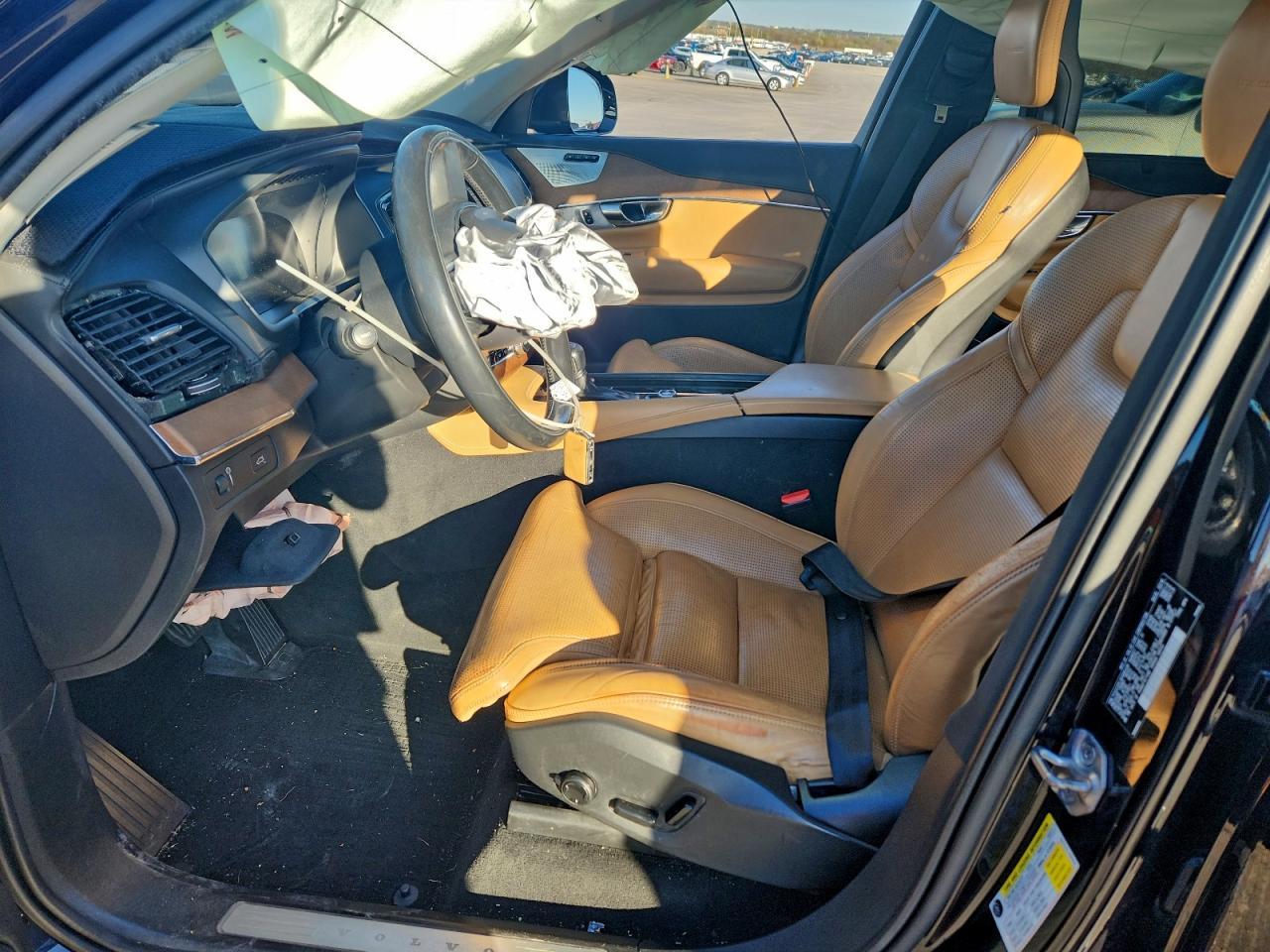 2016 VOLVO XC90