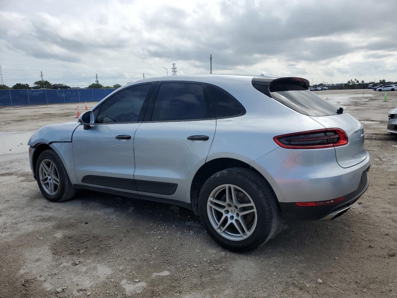 2017 PORSCHE Macan