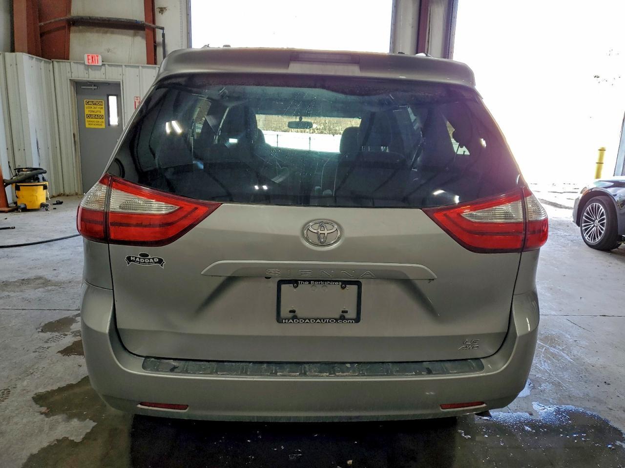 2016 TOYOTA SIENNA