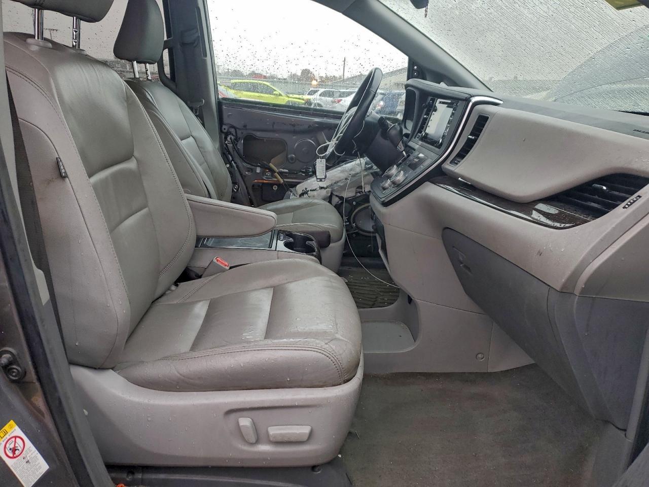 2018 TOYOTA SIENNA