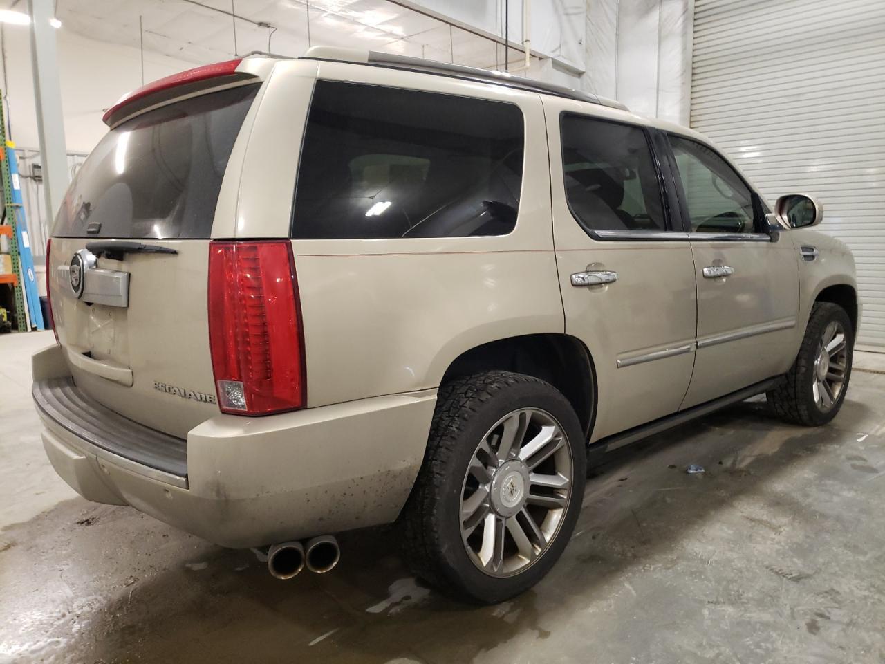 2011 CADILLAC ESCALADE