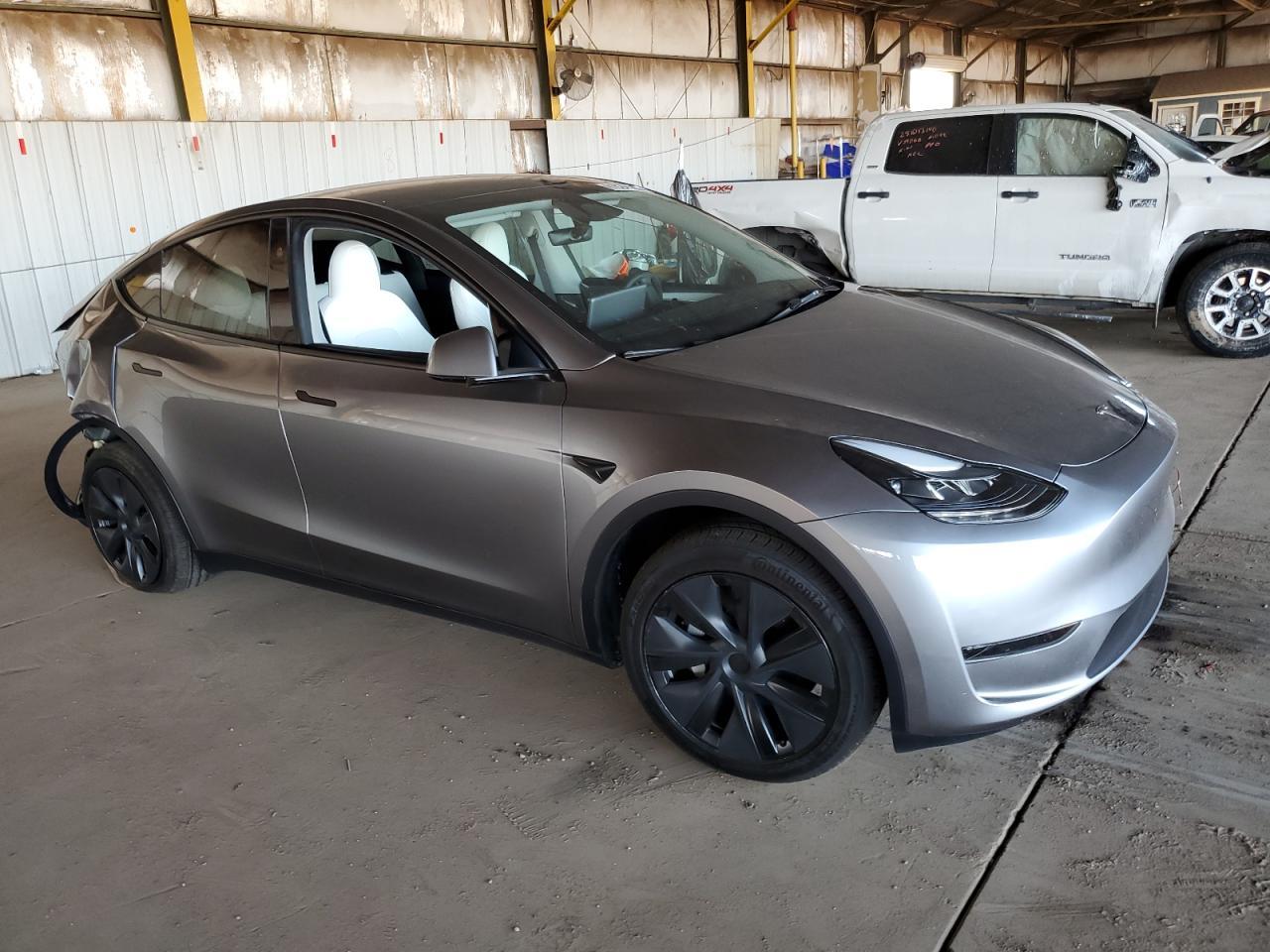 2025 TESLA MODEL Y