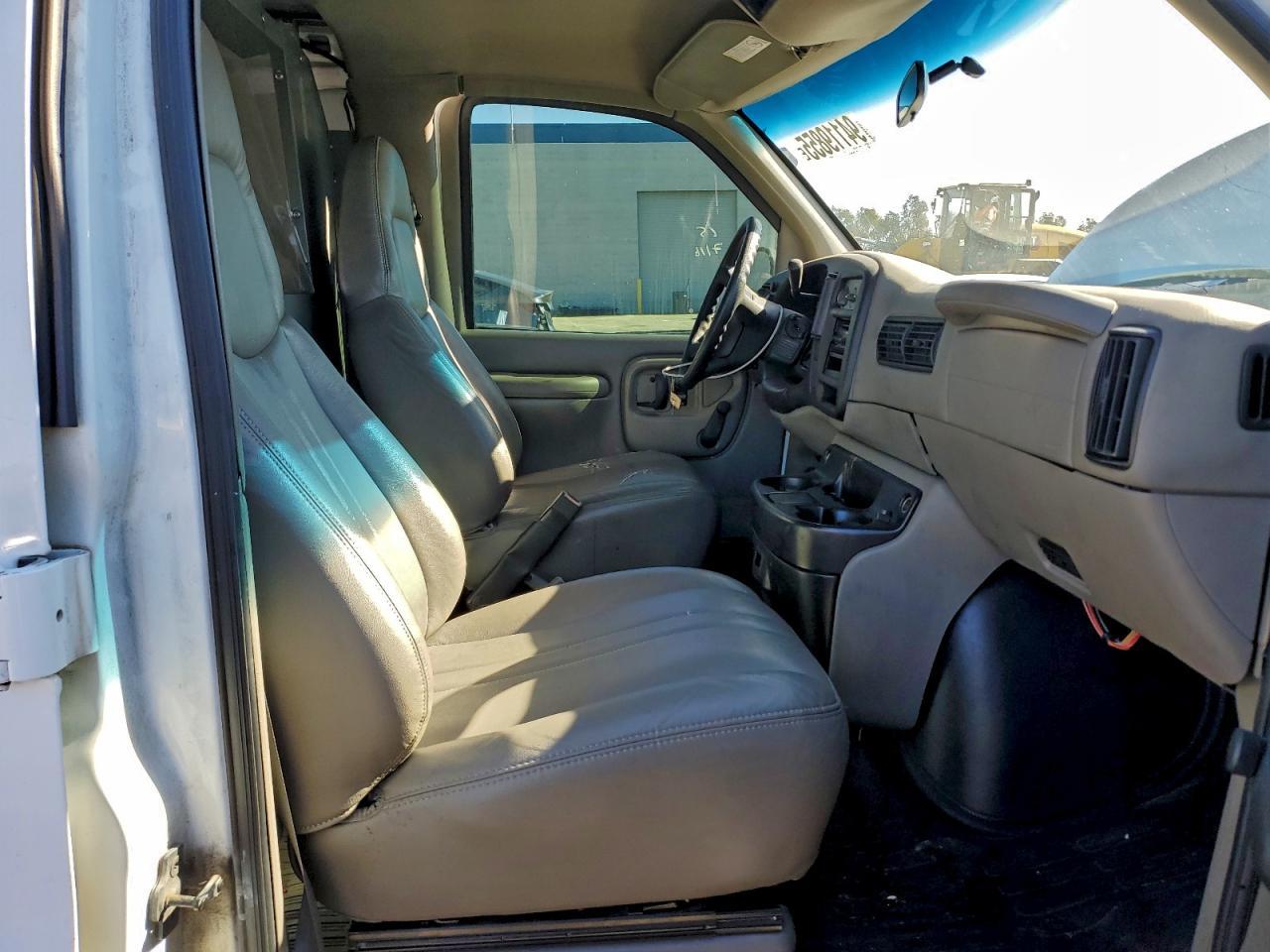 2001 CHEVROLET EXPRESS 2500