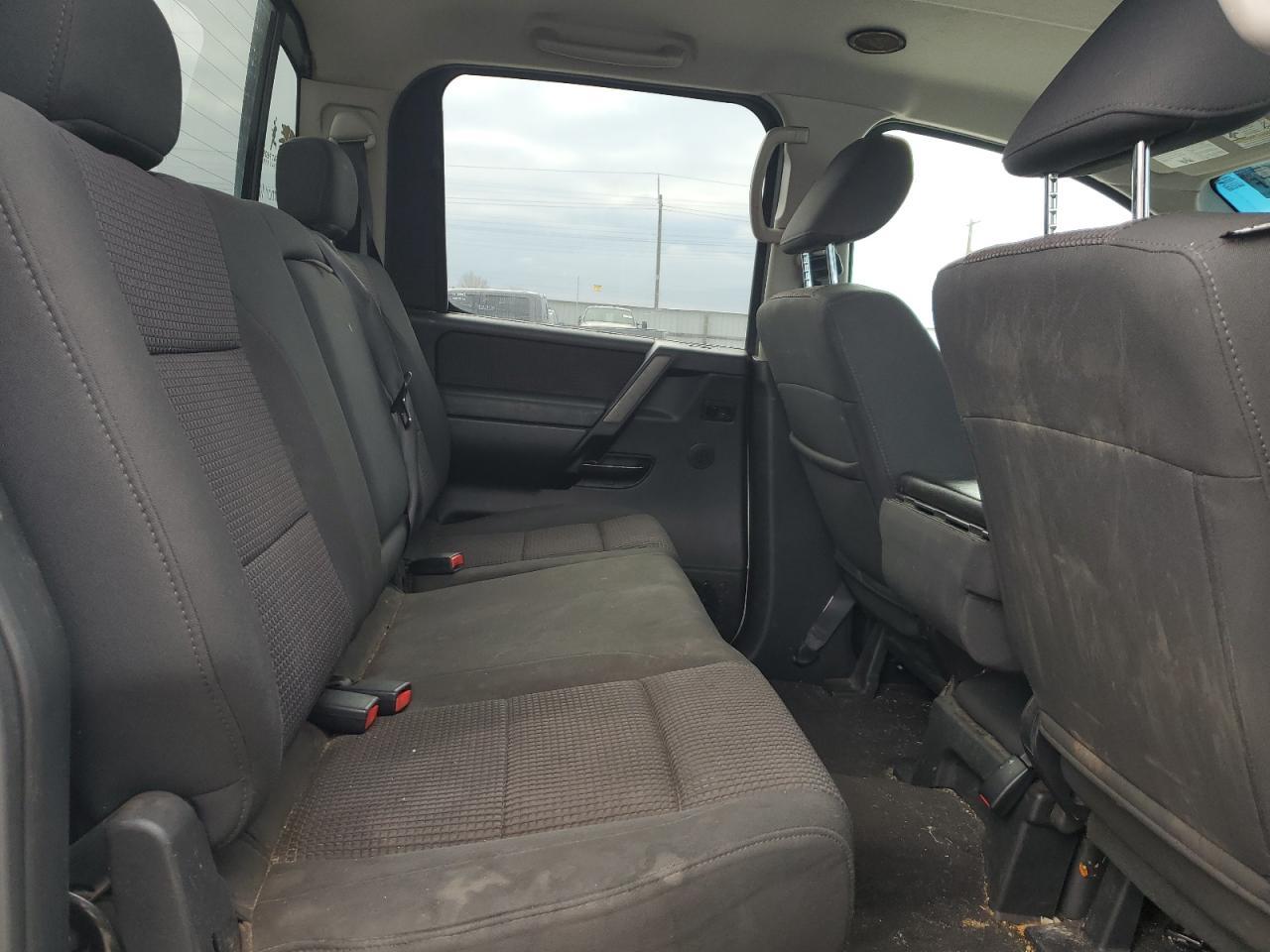 2011 NISSAN Titan