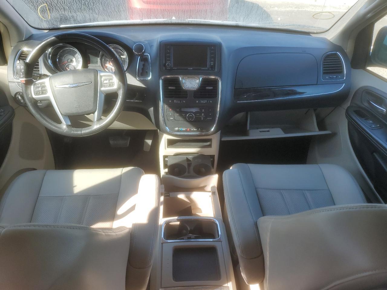 2012 CHRYSLER Town & Country