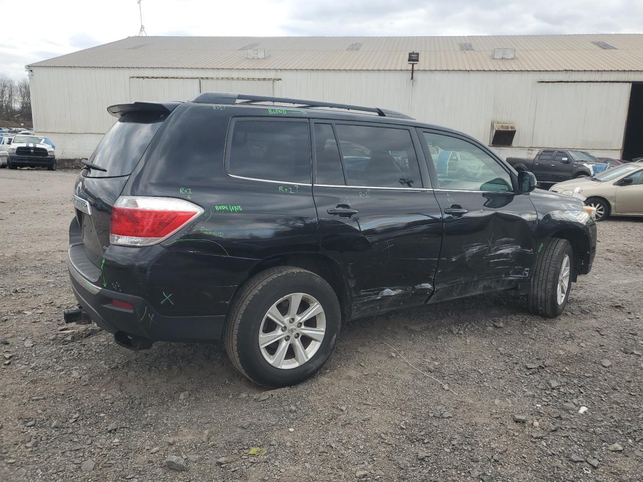 2011 TOYOTA HIGHLANDER