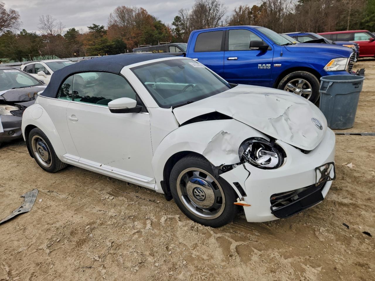 2016 VOLKSWAGEN Beetle