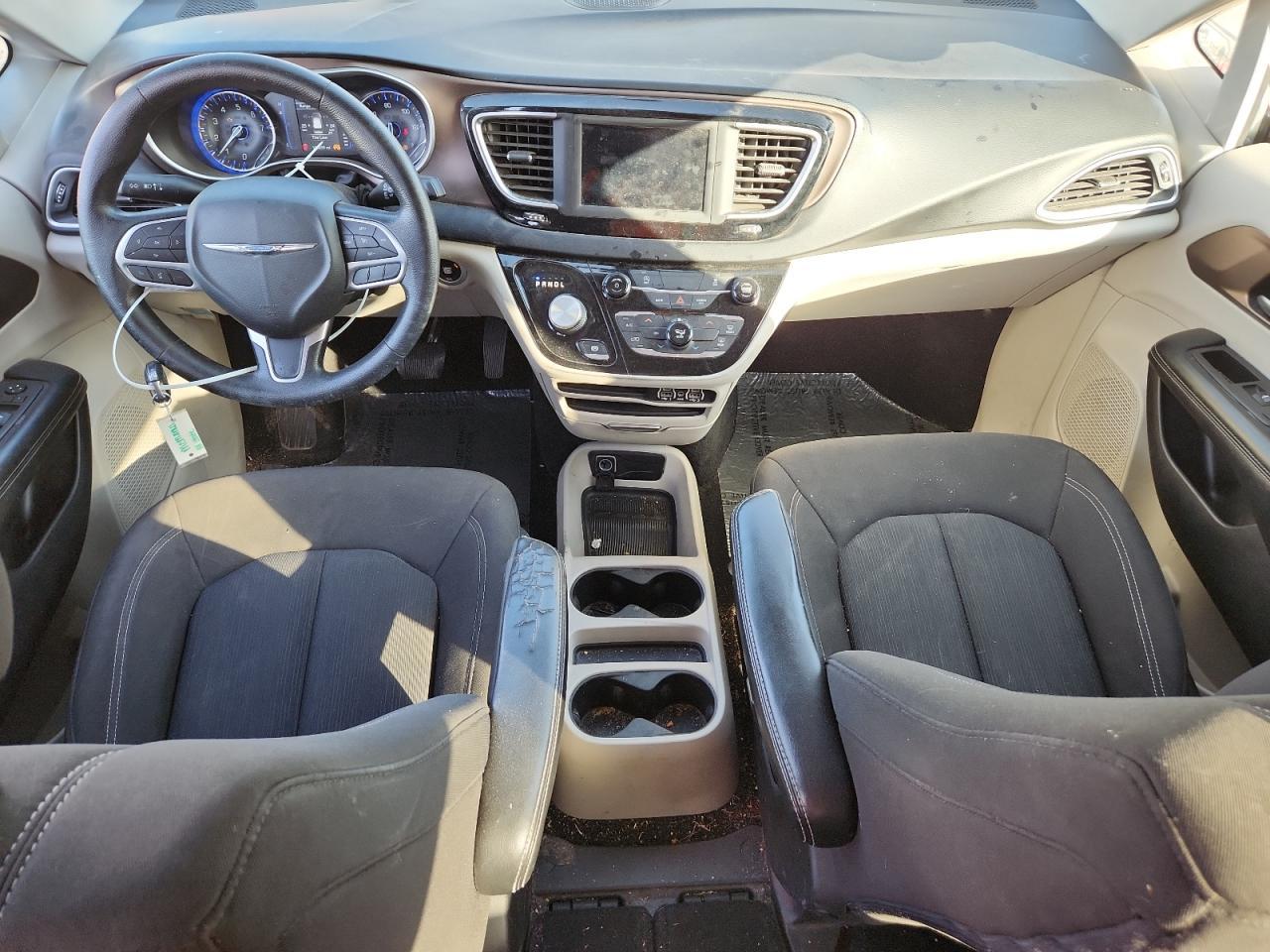 2021 CHRYSLER Voyager