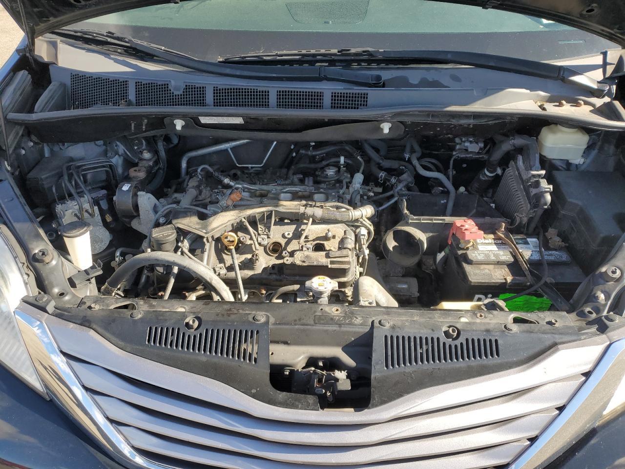 2017 TOYOTA SIENNA