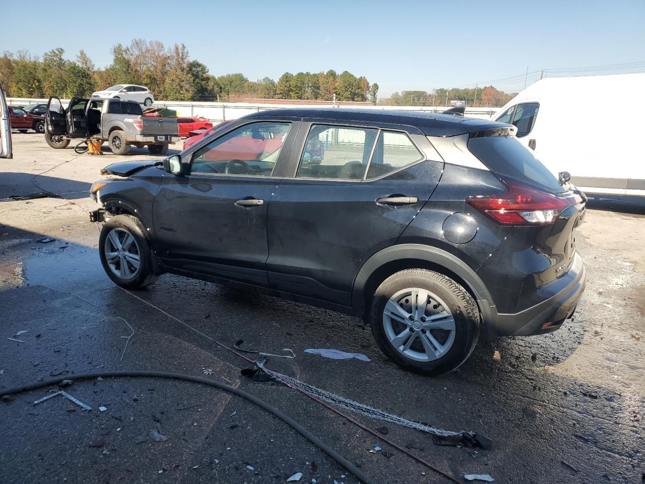 2024 NISSAN KICKS