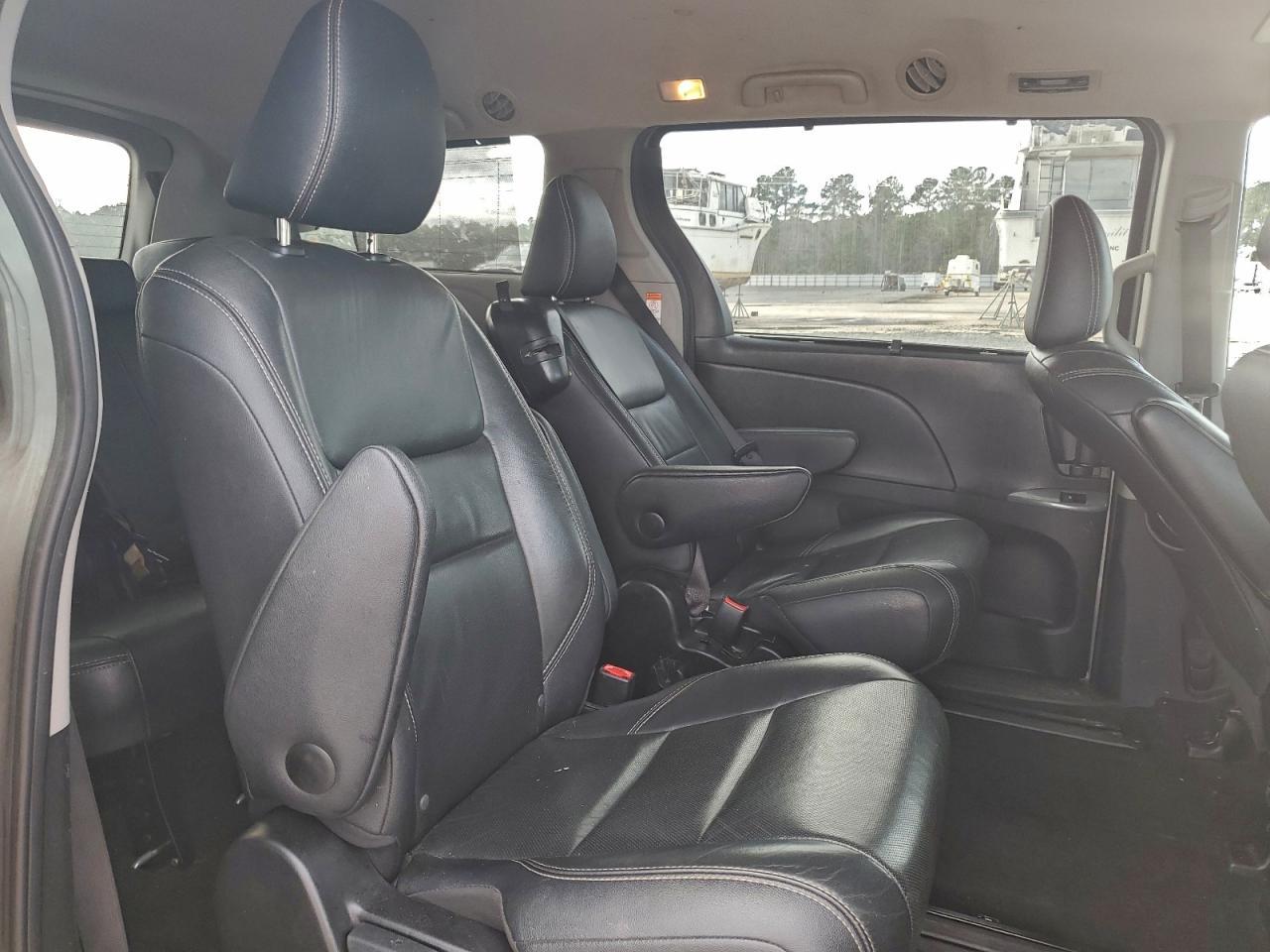 2015 TOYOTA SIENNA