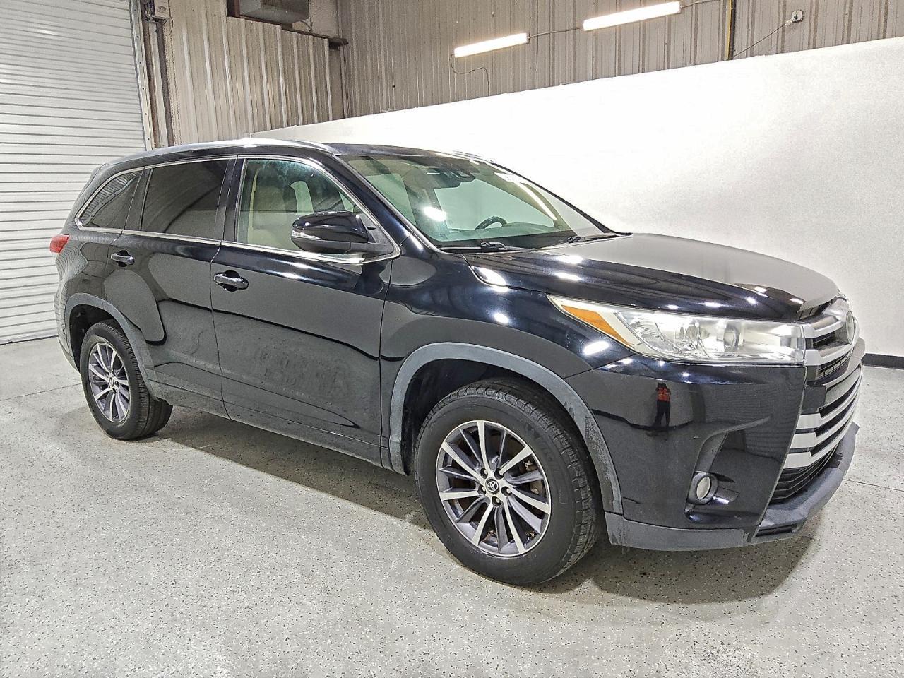 2017 TOYOTA HIGHLANDER