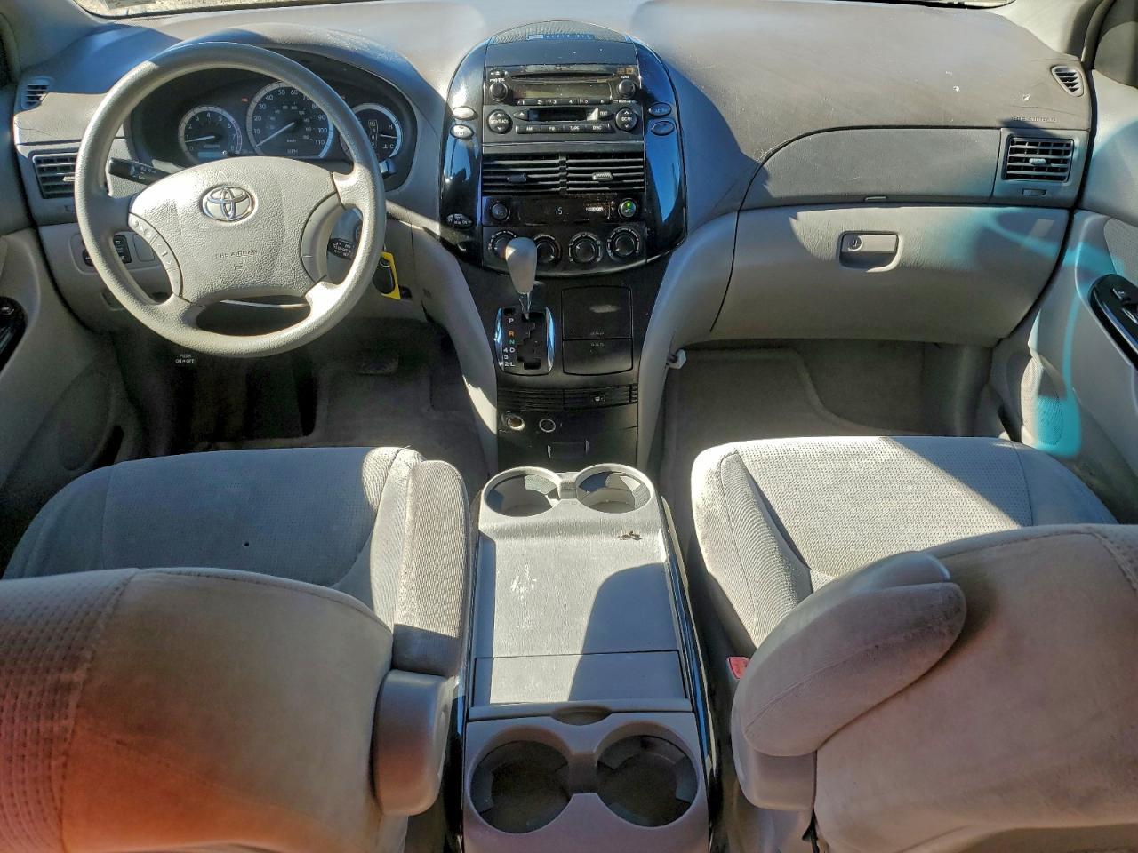 2004 TOYOTA SIENNA