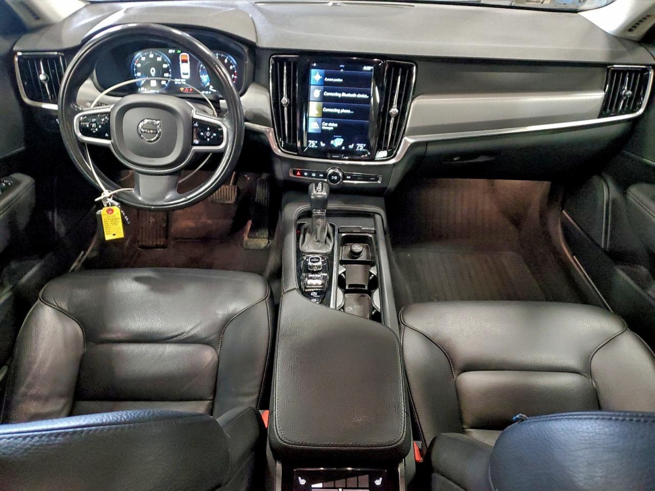 2017 VOLVO S90
