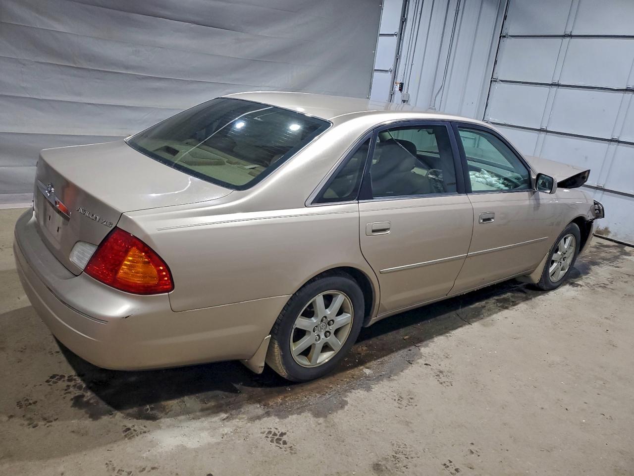 2002 TOYOTA Avalon
