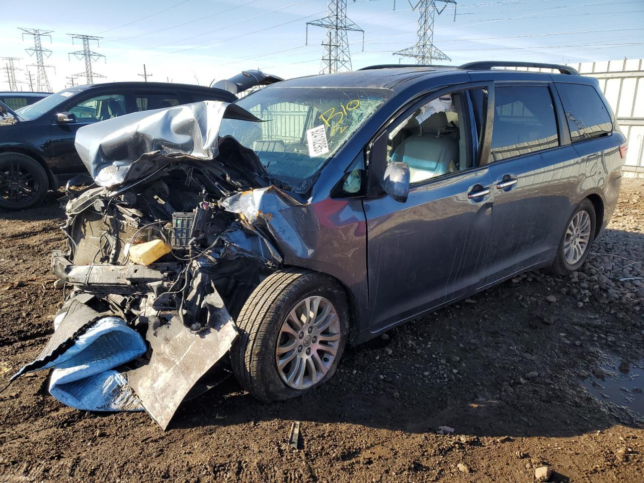 2015 TOYOTA SIENNA