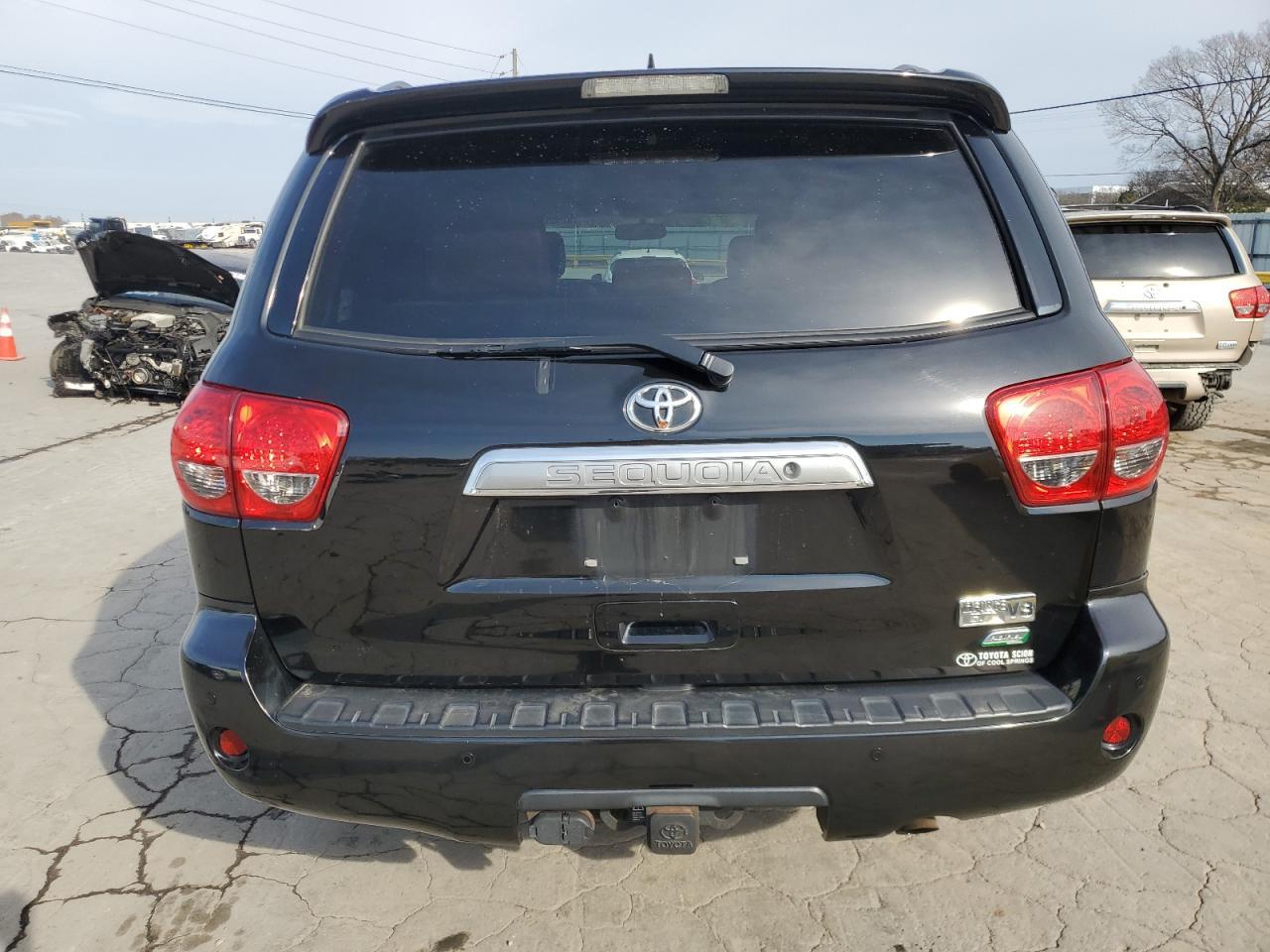 2016 TOYOTA Sequoia