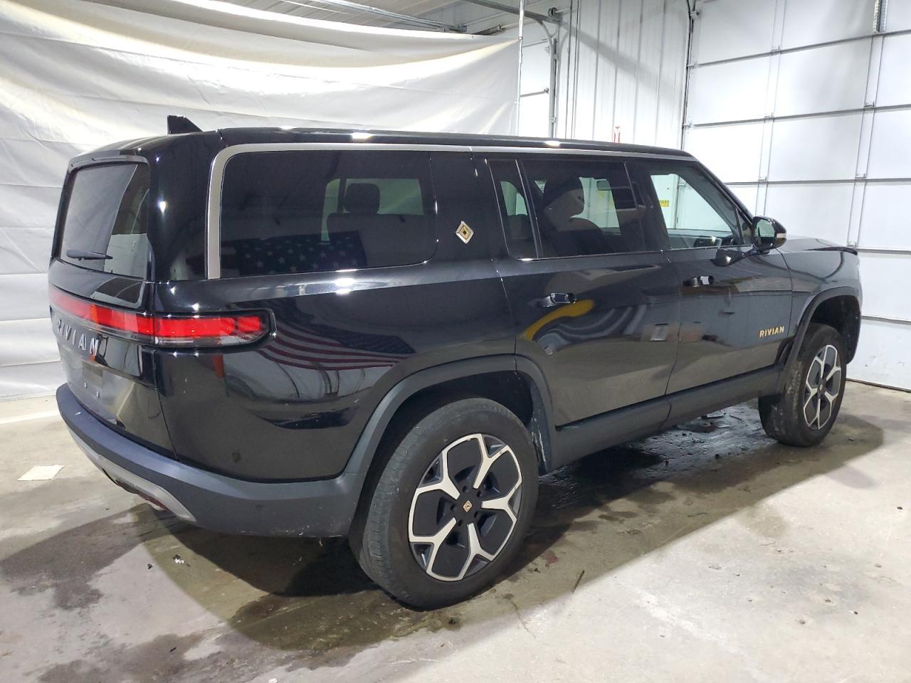 2023 RIVIAN R1s
