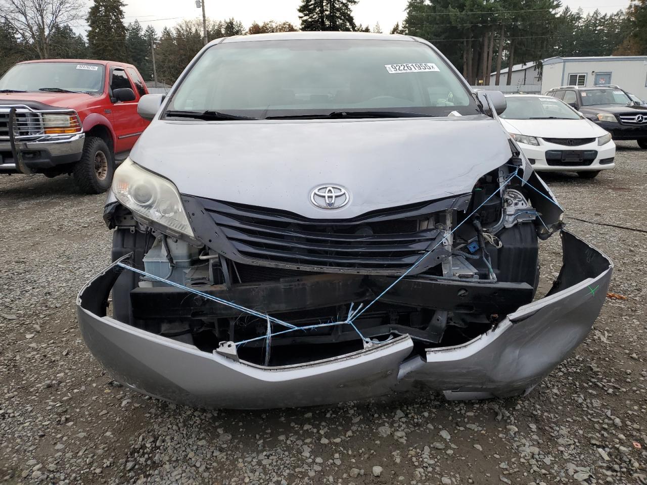 2013 TOYOTA SIENNA