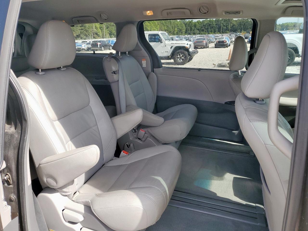 2015 TOYOTA SIENNA