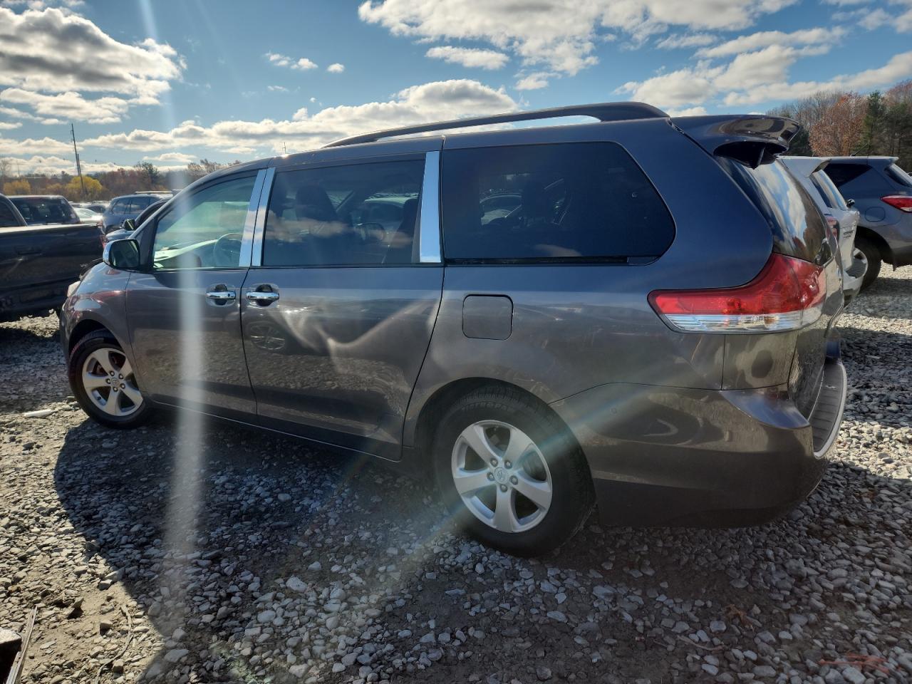 2011 TOYOTA SIENNA