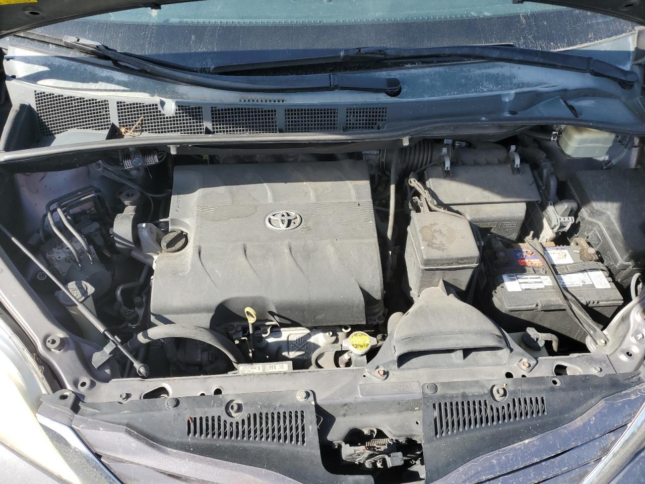 2016 TOYOTA SIENNA