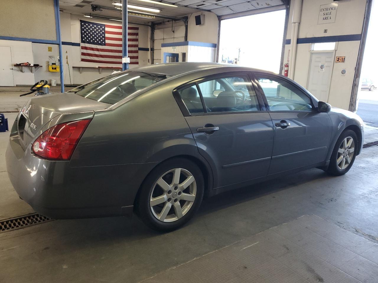 2005 NISSAN Maxima
