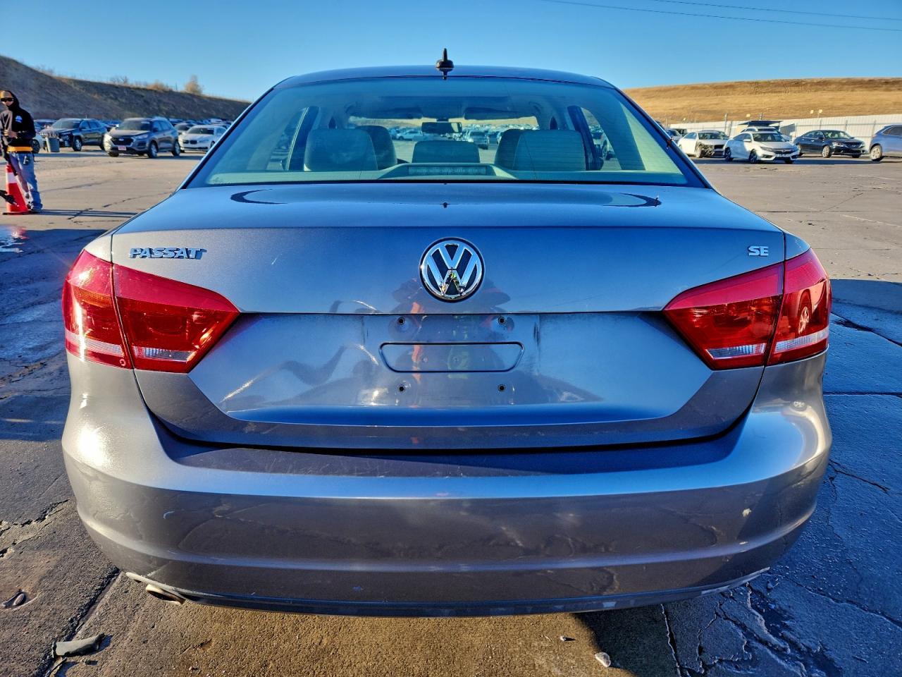 2012 VOLKSWAGEN Passat