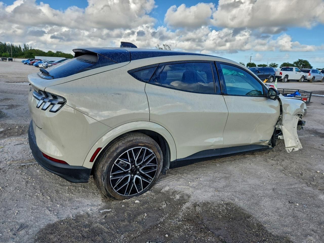 2025 FORD Mustang Mach-E